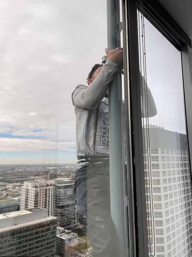 Office workers stunned as 'Pro-life Spiderman' climbs15th-floor window without a rope 2