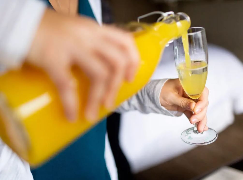 Restaurant charges ‘vomit fee’ for customers who drink too many mimosas 5