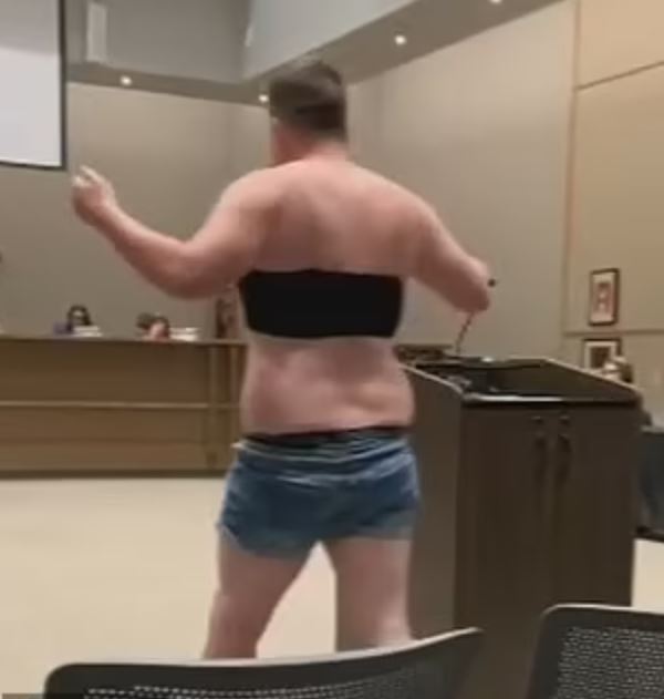 Dad strips down to a CROP TOP and Daisy Dukes to make an ‘argument’ about schools' loose dress code policy 2