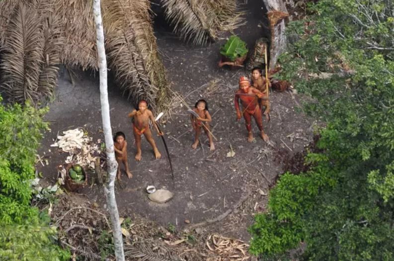 Drone footage captures incredibly rare images of tribe that has never had any contact with the outside world 1