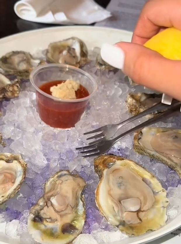 Woman ate 48 oysters on the first date and wonders if that's where it all started to go wrong 1