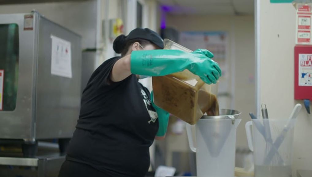 Fried chicken fans vow they’ll never eat it after KFC employee reveals how they make their iconic gravy 3