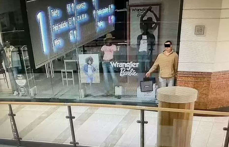 Man pretends to be a mannequin until closing time before allegedly 'robbing department store' 1