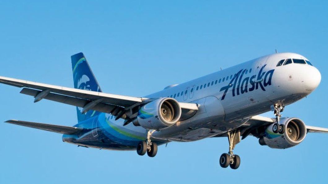 Alaska Airlines pilot who tried to shut off engines mid-flight was suffering a 'mental breakdown' 4