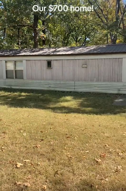 Couple buys an ABANDONED three-bedroom house for just $700 1