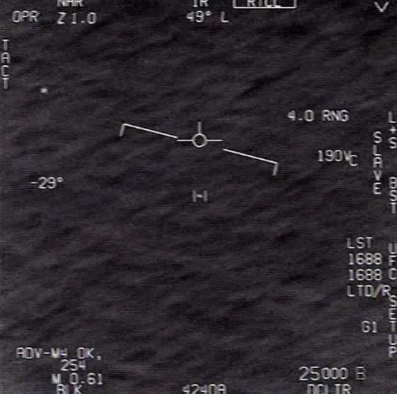 Stunned passengers on separate planes capture video of 2 ‘identical UFOs’ resembling Pentagon footage 4