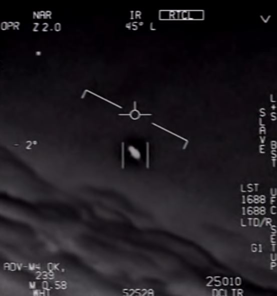 Stunned passengers on separate planes capture video of 2 ‘identical UFOs’ resembling Pentagon footage 6