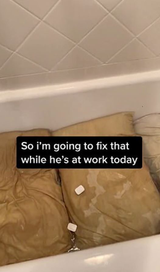 Woman washing her boyfriend's filthy pillows for the first time in 10 YEARS sparks social media reaction 3
