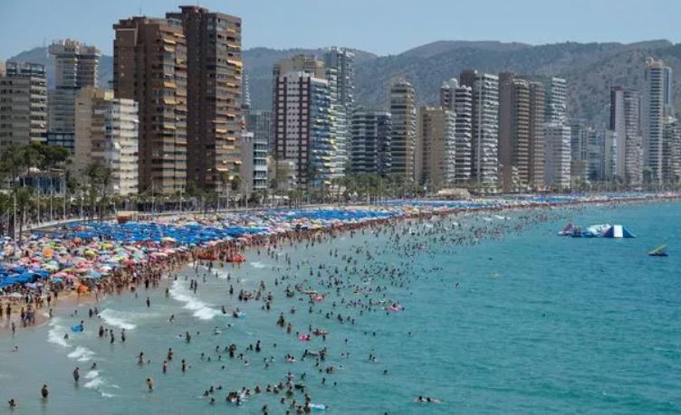 Tourist demands refund after her Benidorm holiday was ruined by 'too many Spaniards in it' 4