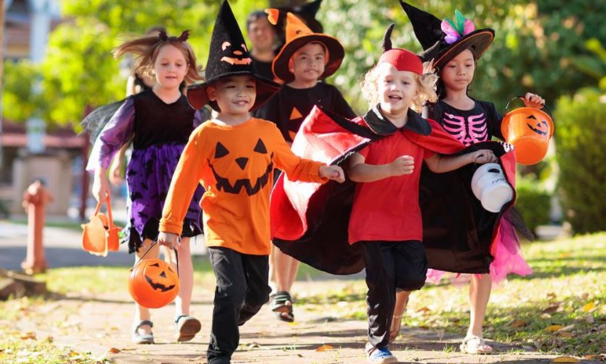 Mum stunned poisonous find in children's Halloween trick-or-treat bags 3