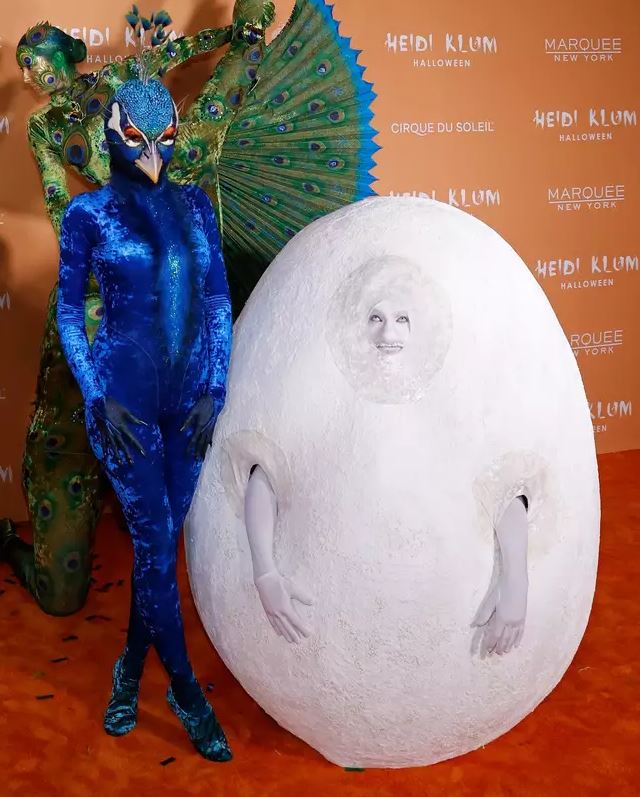 Husband Tom Kaulitz completely upstages Heidi Klum's peacock costume for the first time ever 6