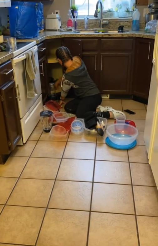 Woman asked friends to clean her house instead of throwing a baby shower 1