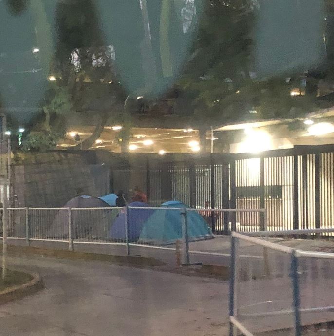 Taylor Swift fans have been camping outside a stadium to get the best spot for the idol's performance 4