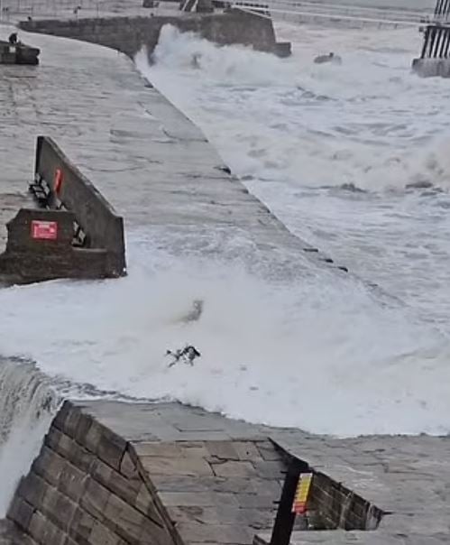Tourist spotted being swept up by heavy waves in a storm while attempting to take a selfie 2