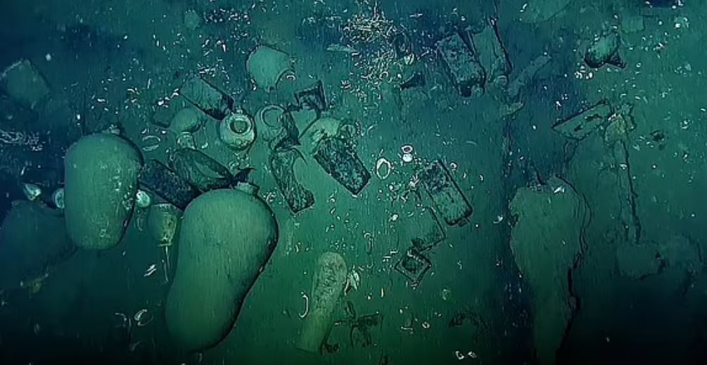 'Holy Grail of shipwrecks' with $20 billion in sunken treasure excavated off Colombia 4