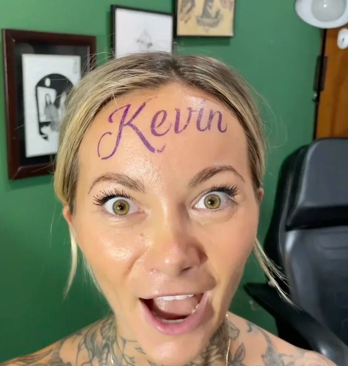 Woman who gets boyfriend’s name TATTOOED across her forehead claims she will regret it 1