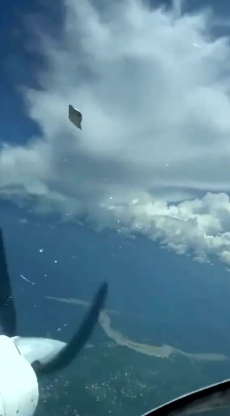 UFO footage: Fly saucer soaring ‘belly-out’ captured by pilot from the cockpit of the plane 4