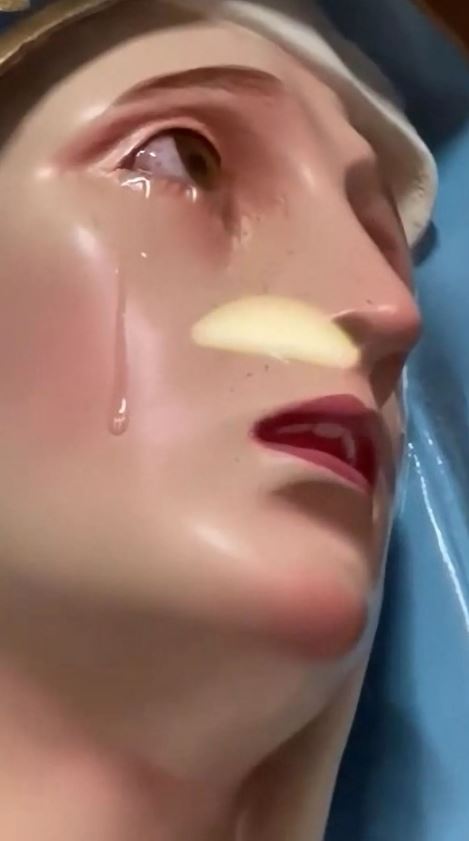 Real-life 'miracle' as Virgin Mary statue starts 'CRYING’ with tears rolling down her cheeks 2