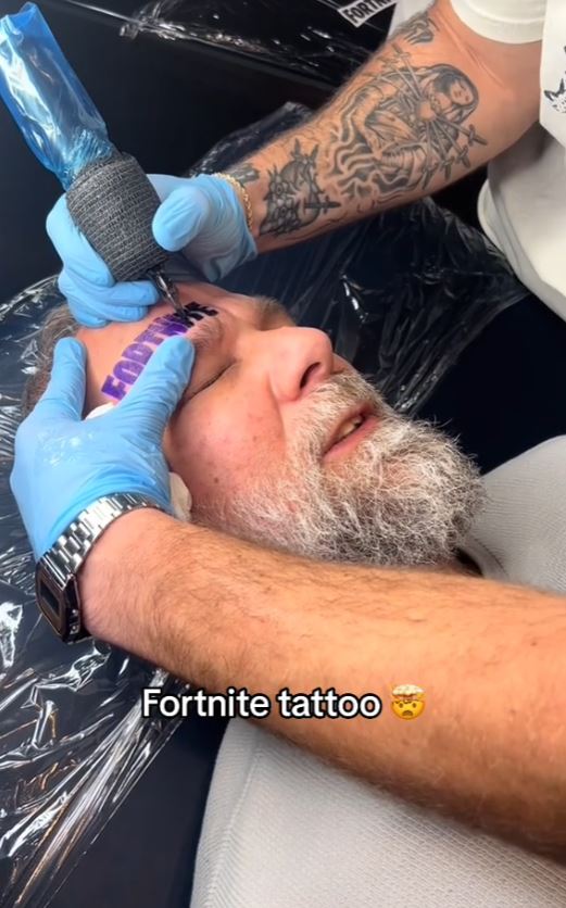 Dad gets a giant Fortnite tattoo on his face after losing a bet with his son 3