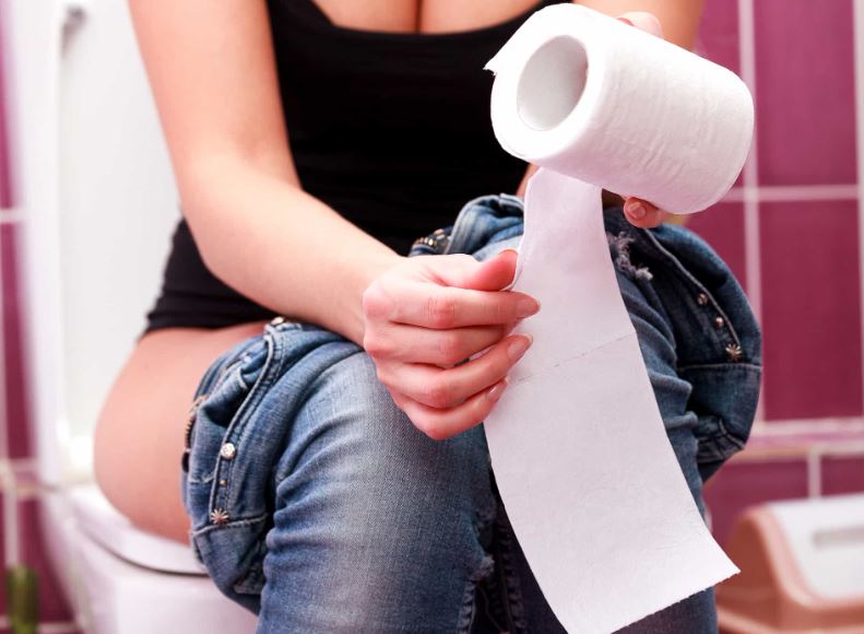 Experts have revealed that wiping toilet paper incorrectly can lead to pain and infections 1