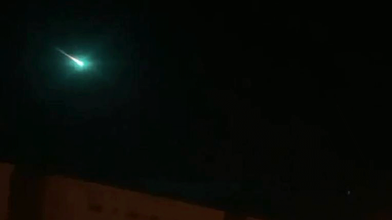 Incredible moment as mysterious green glow appears across the night sky