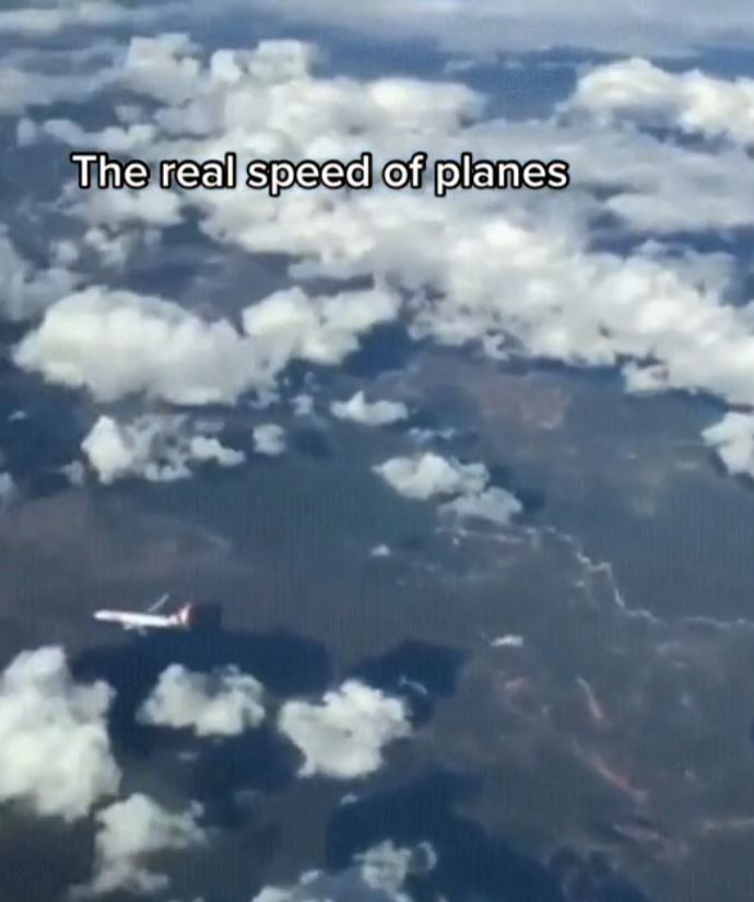Amazing video shows 'the real speed of plane', leaving viewers stunned 3