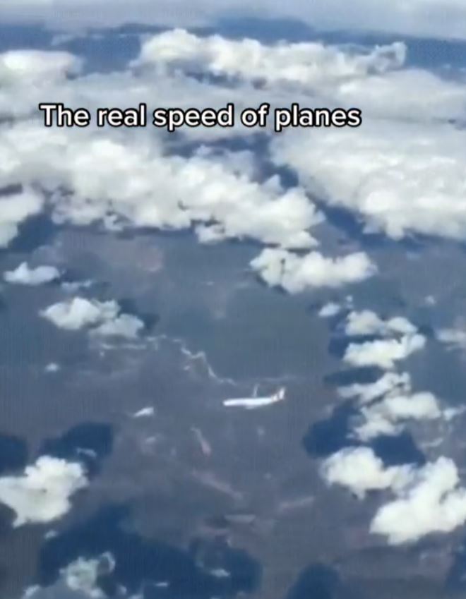 Amazing video shows 'the real speed of plane', leaving viewers stunned 5
