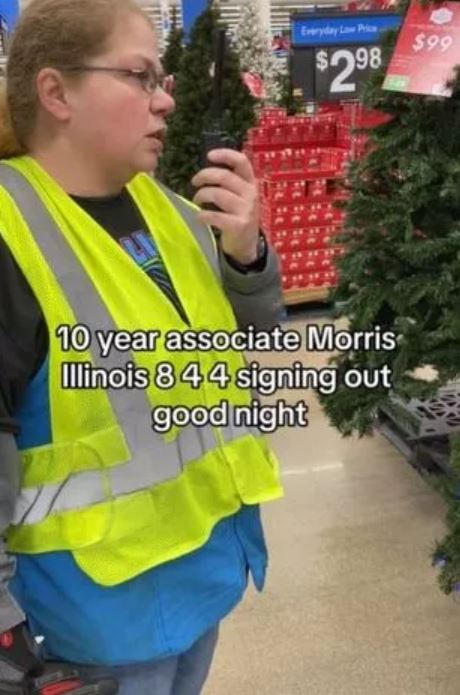 Walmart employee quits job after 10 years on viral video: 'End of an era' 1