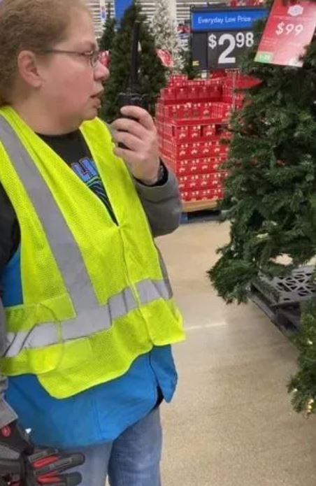 Walmart employee quits job after 10 years on viral video: 'End of an era' 2