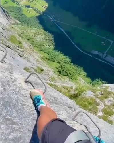 People stunned after realizing how hikers risk their lives on mountain edge 2