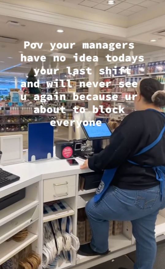 Bath and Body Works worker sparks debate after quitting without notice and 'blocking' every co-worker 2