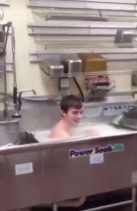 Fast food worker fired after being filmed taking bath in restaurant sink 1