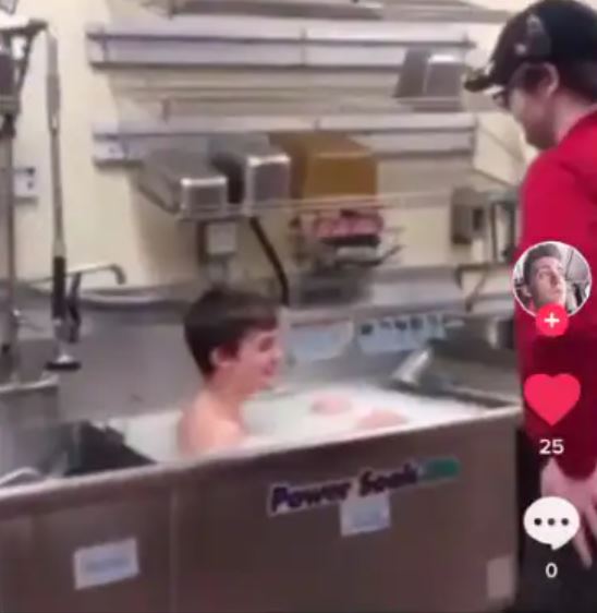 Fast food worker fired after being filmed taking bath in restaurant sink 3