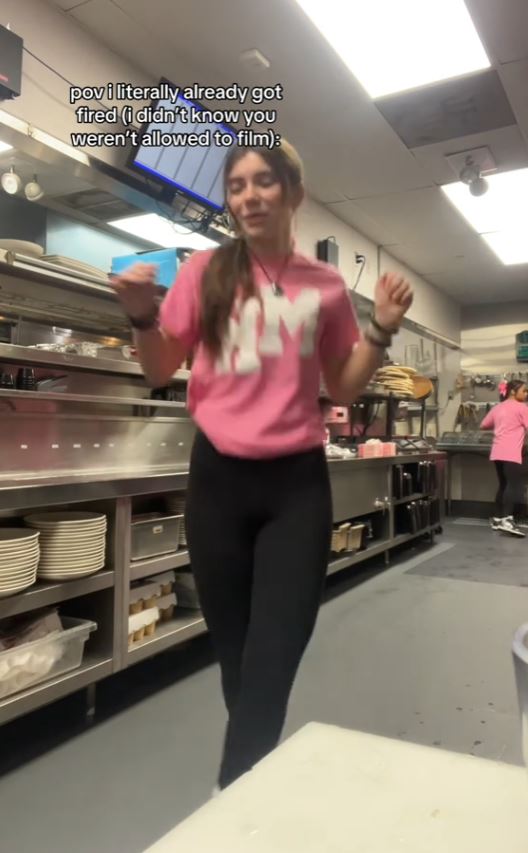 Restaurant employee gets fired after filming TikTok video on the clock: I didn’t know the boss would come in the kitchen 2