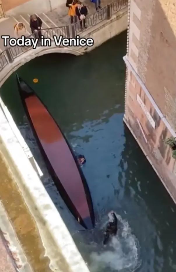 Gondola full of tourists capsizes in water after they refused to stop taking selfies 4