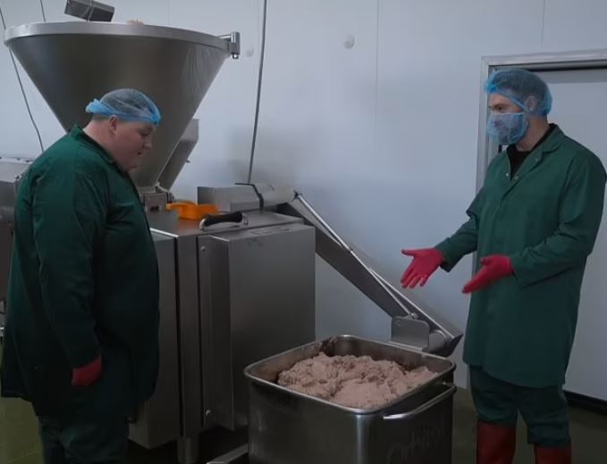 Viewers left sickened after learning how vegetarian sausages is actually made 3