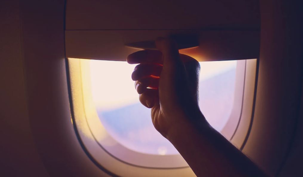 People are just learning why window shades must be up during takeoff and landing of an aircraft 1