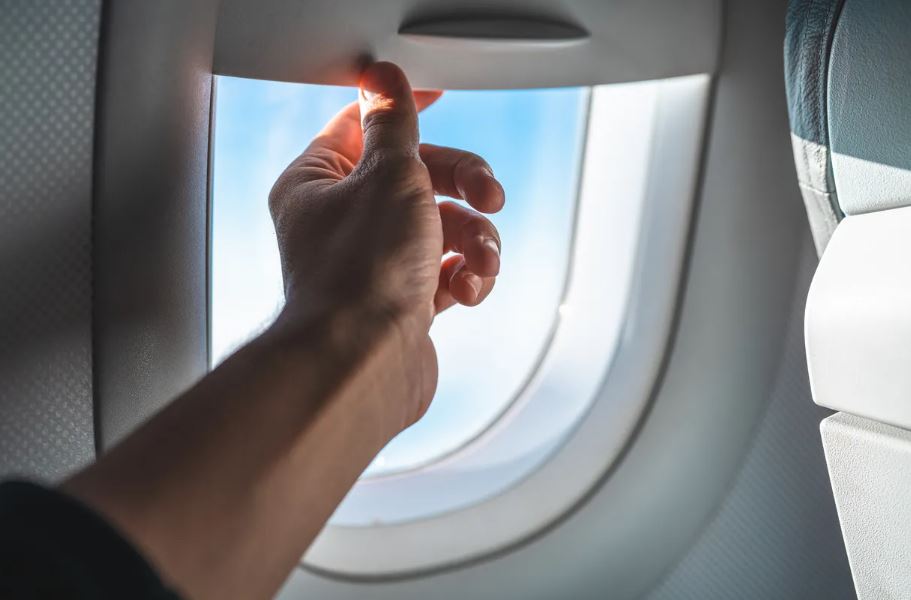People are just learning why window shades must be up during takeoff and landing of an aircraft 3