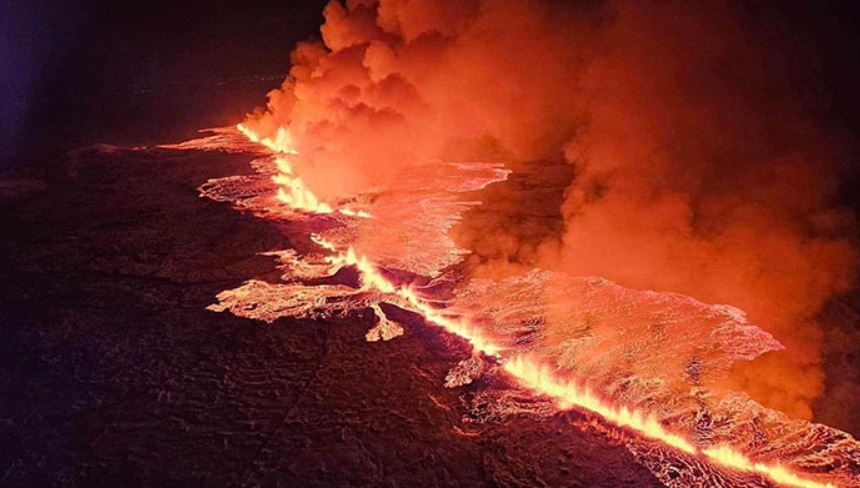 Thrillseekers ignored warnings and flocked to Iceland’s erupting Volcano 6