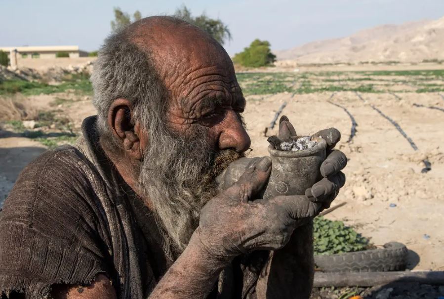 'World's dirtiest man', who went 60 YEARS without washing with water or soap 5