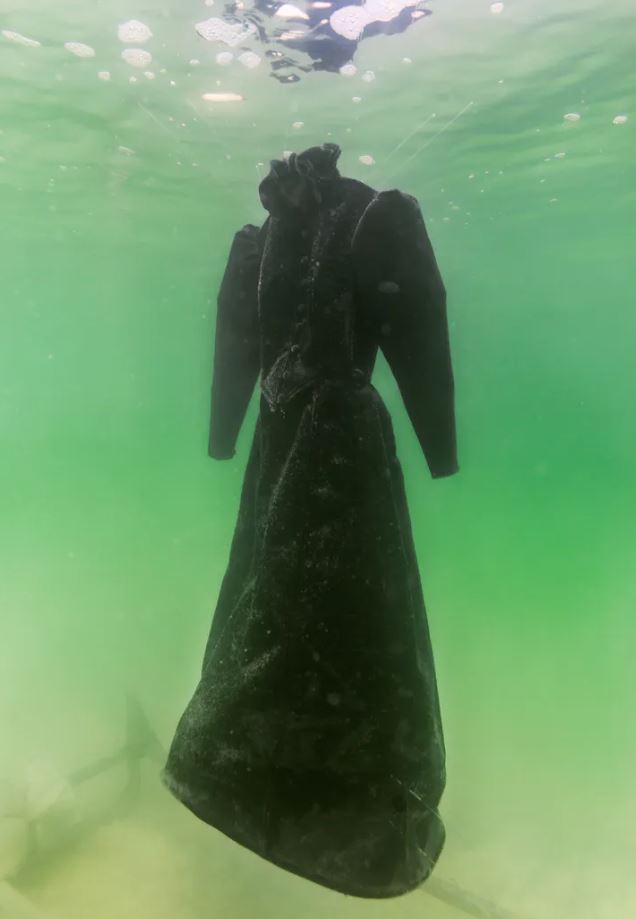 Artist leaves dress submerged in the Dead Sea for 2 months and it turns into glittering salt crystal masterpiece 1