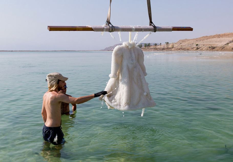 Artist leaves dress submerged in the Dead Sea for 2 months and it turns into glittering salt crystal masterpiece 6
