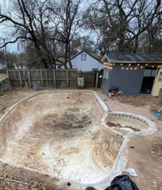Man who bought old house at a cheap price suddenly discovered a giant HIDDEN swimming pool in garden 2