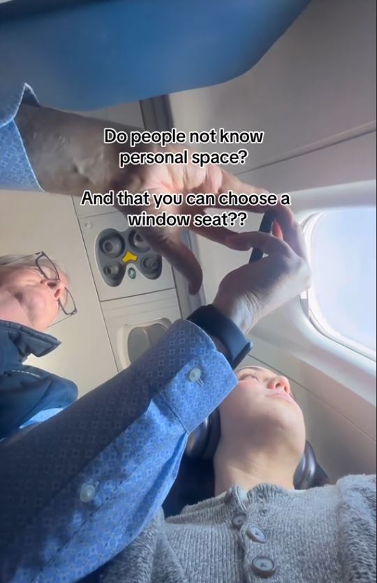 Passenger has worst nightmare after filming every window seat flyer 3