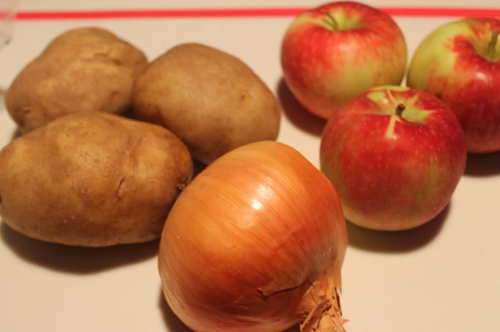 People are just discovering that without smell, apple, onion and potato have the same taste 2