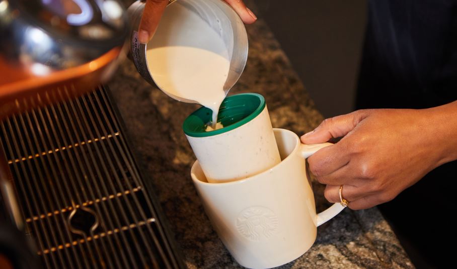 Starbucks will let customers use personal cups for all orders 2