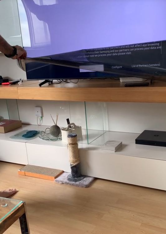 Couple accidentally broke TV by mistakenly peeling off the screen 3