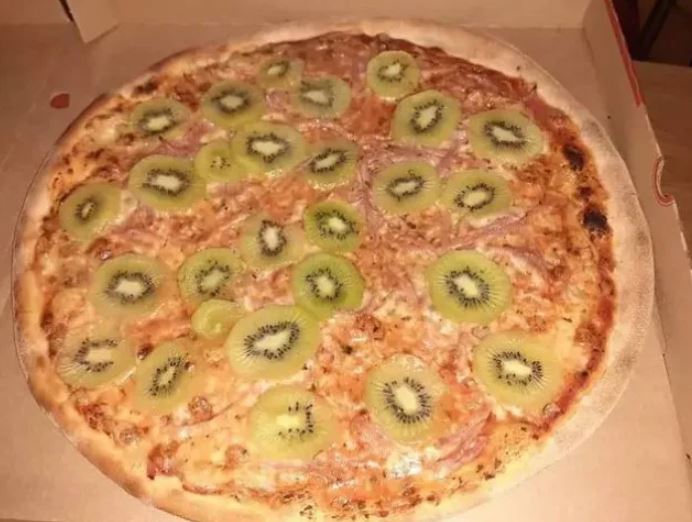 Man receives life threats over viral photos of kiwi pizza 1