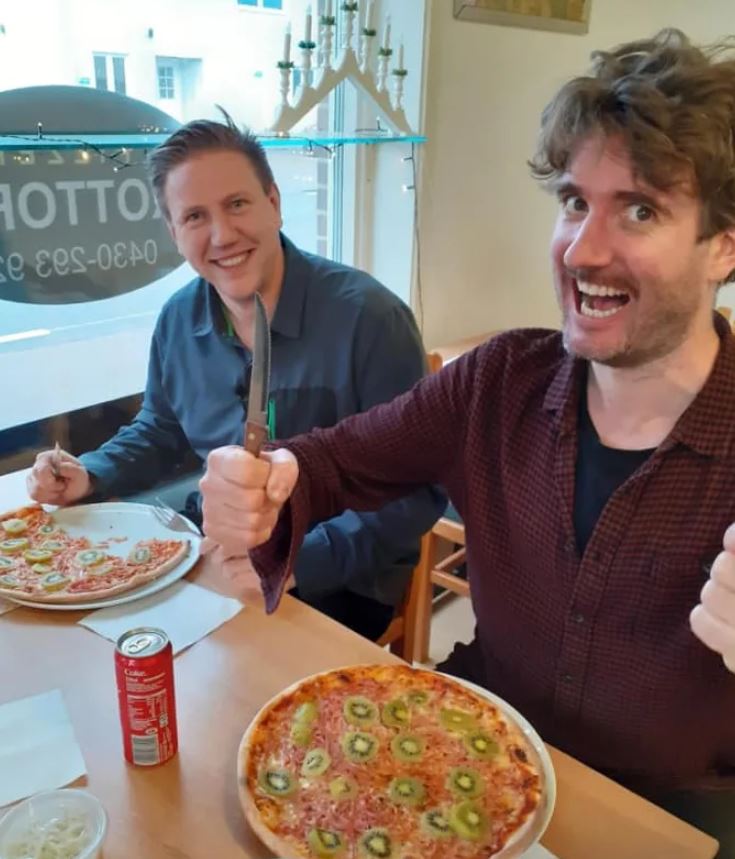 Man receives life threats over viral photos of kiwi pizza 2