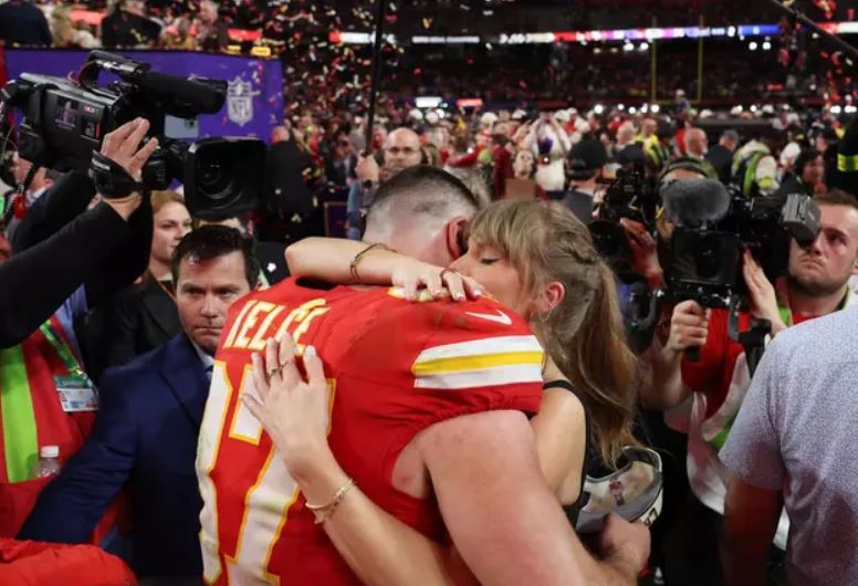 Fan stunned after learning the money Travis Kelce spends on lavish Valentine's gifts for Taylor Swift 4